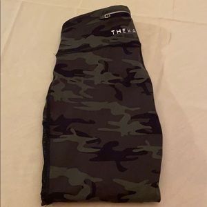 Jessica Simpson camo workout pants